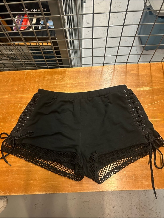 Hot Topic Pants - Hot Topic Black Lace-Up mesh Trim Women’s Shorts 🩳 L
